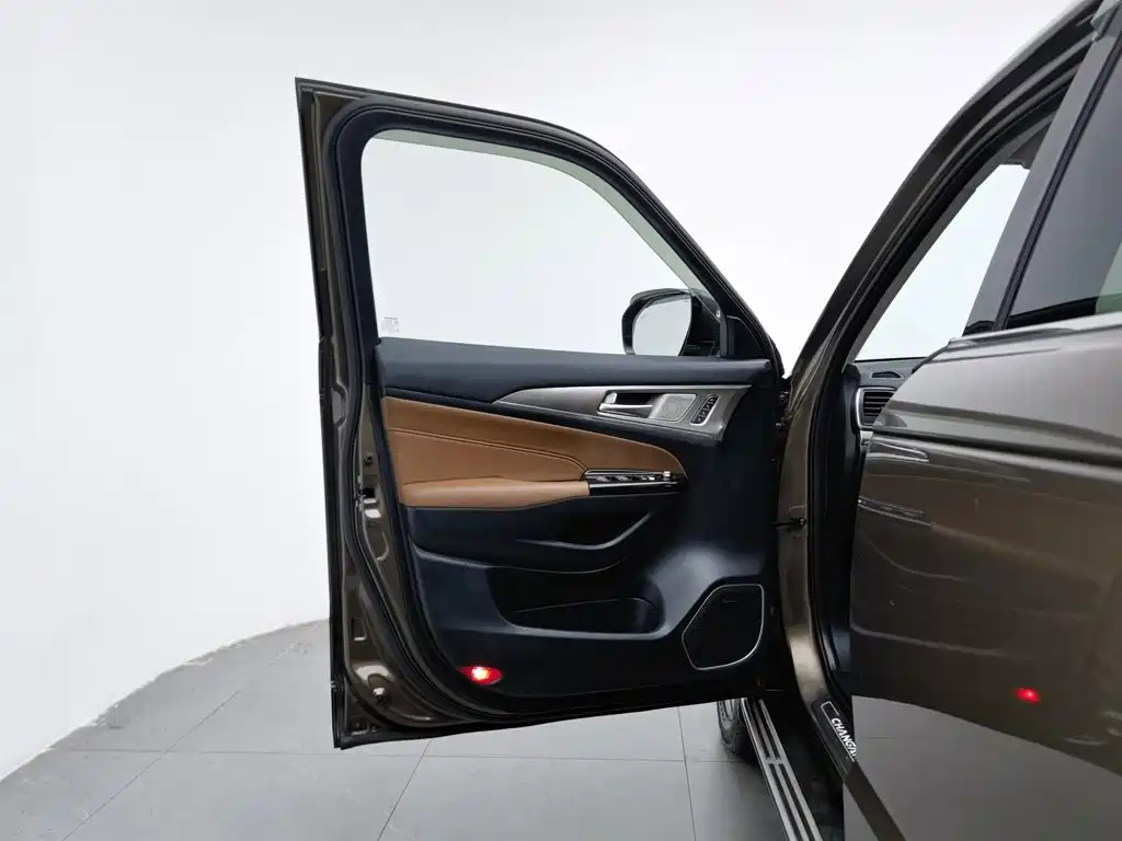 Changan CS95 — миниатюра 8