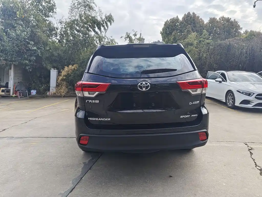 TOYOTA HIGHLANDER