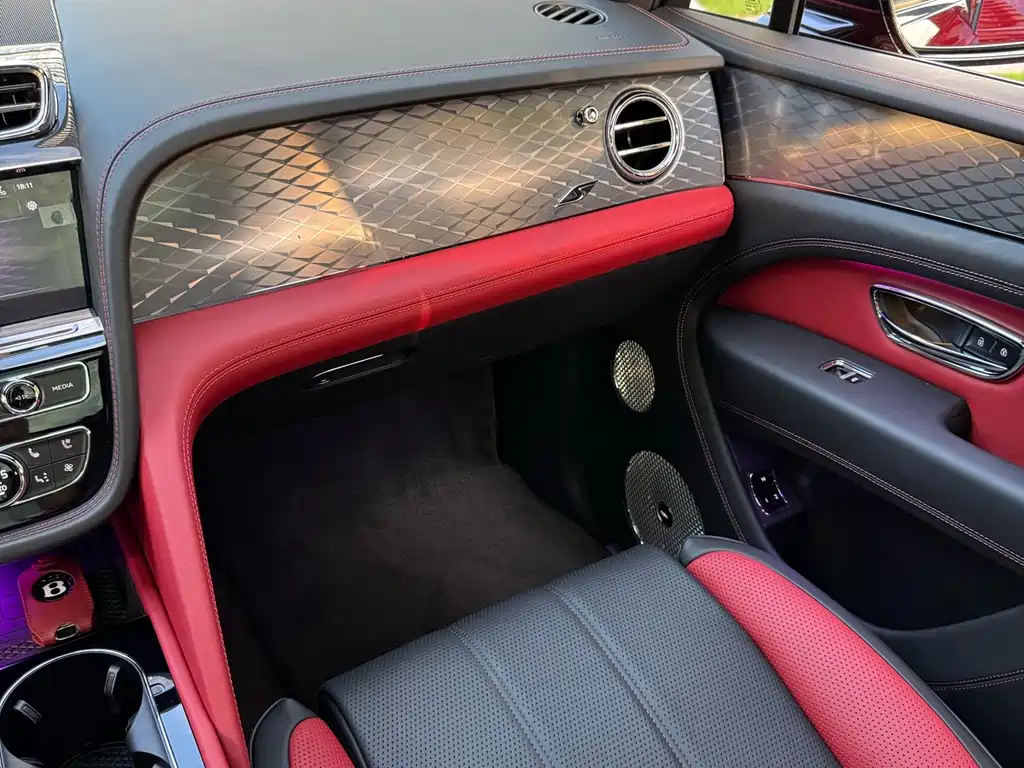Bentley Bentayga — миниатюра 24