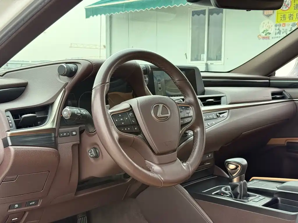 Lexus ES — миниатюра 8