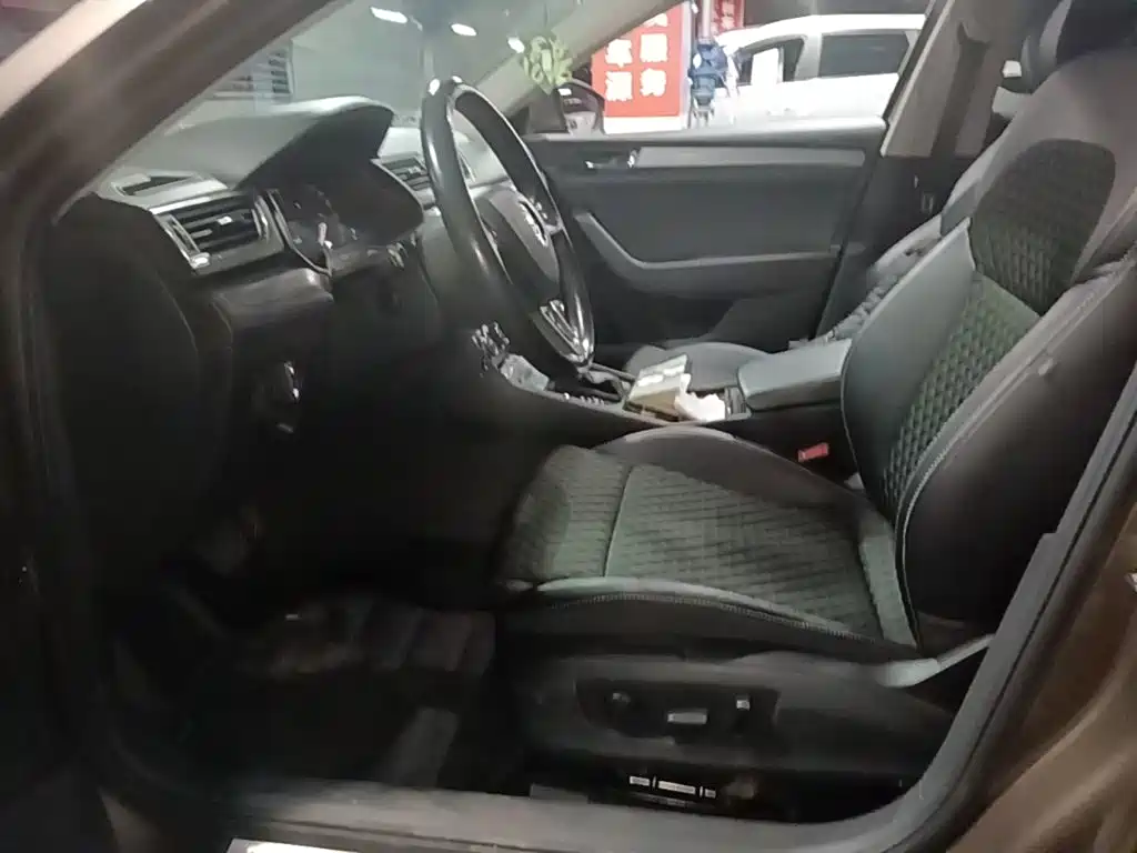 Skoda Superb — миниатюра 15