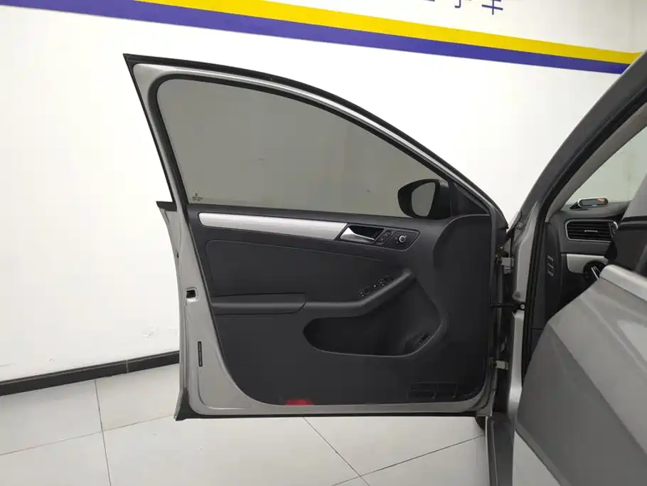 Volkswagen Sagitar — миниатюра 7
