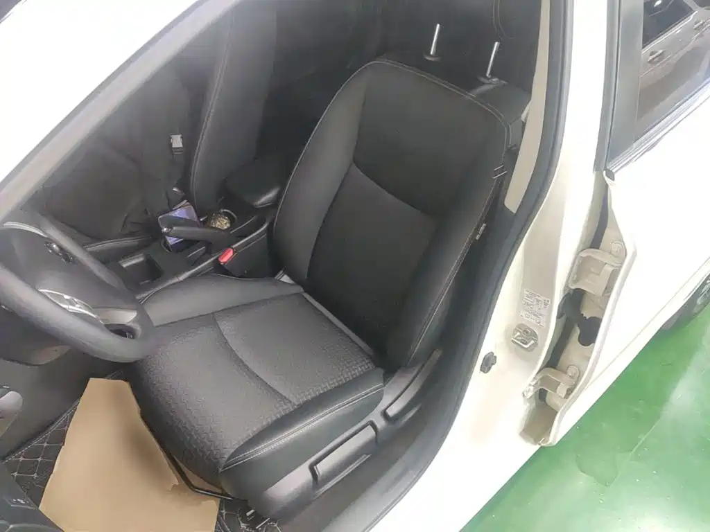 Nissan Tiida — миниатюра 15