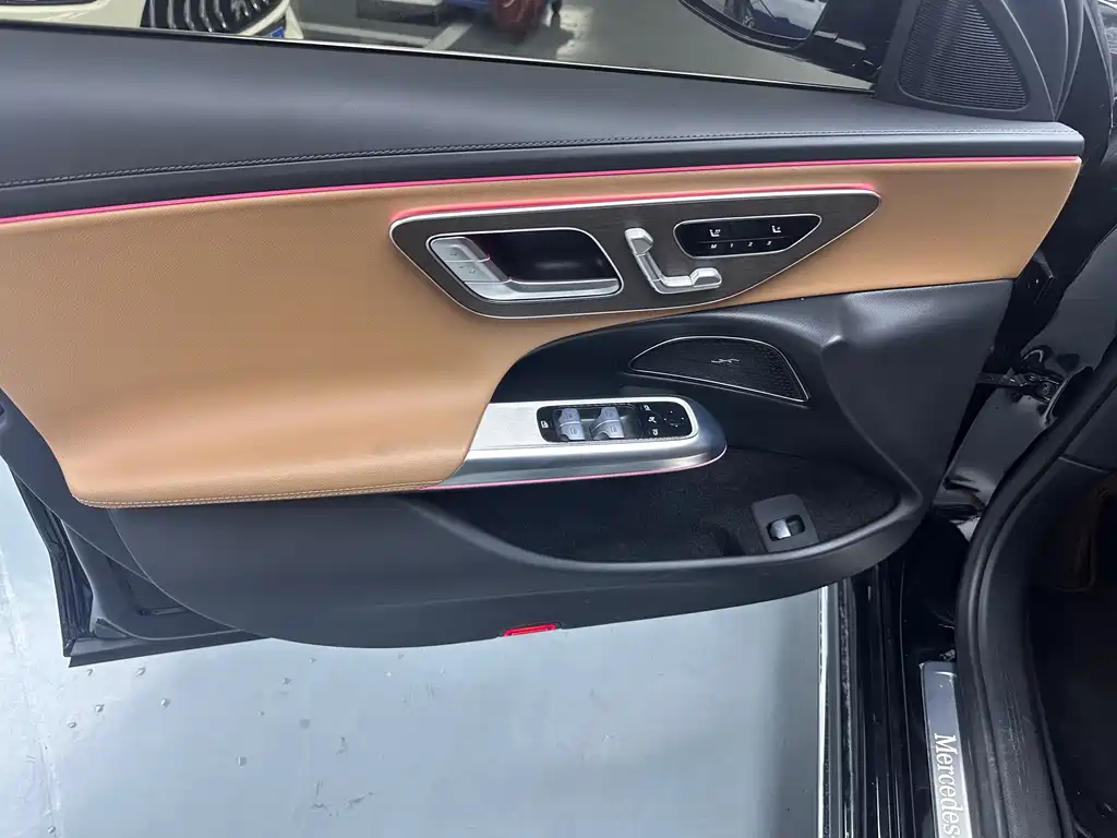 Mercedes-Benz E-Class — миниатюра 5