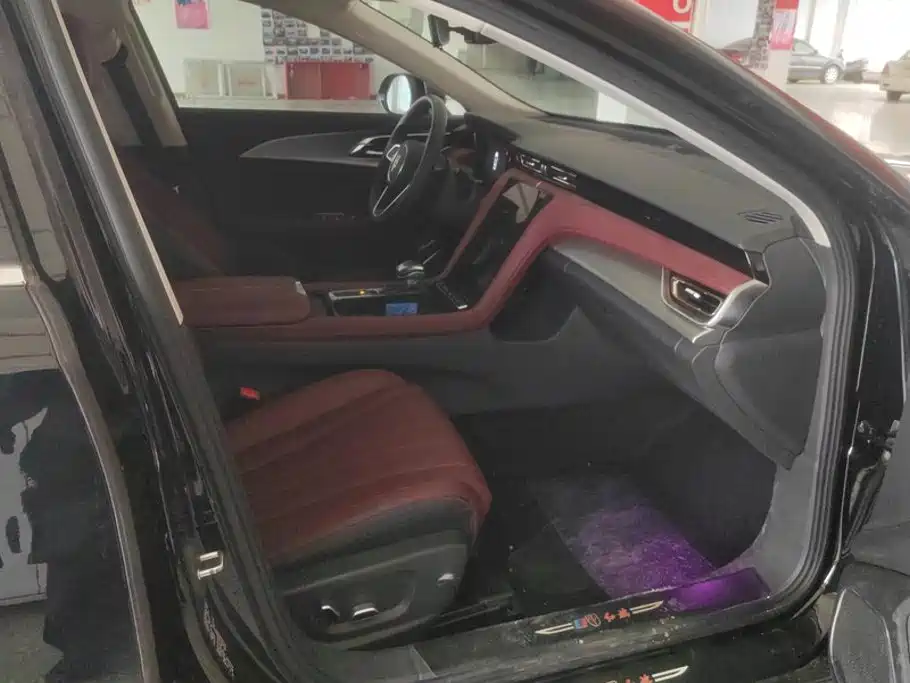 Hongqi Hongqi H5 — миниатюра 8