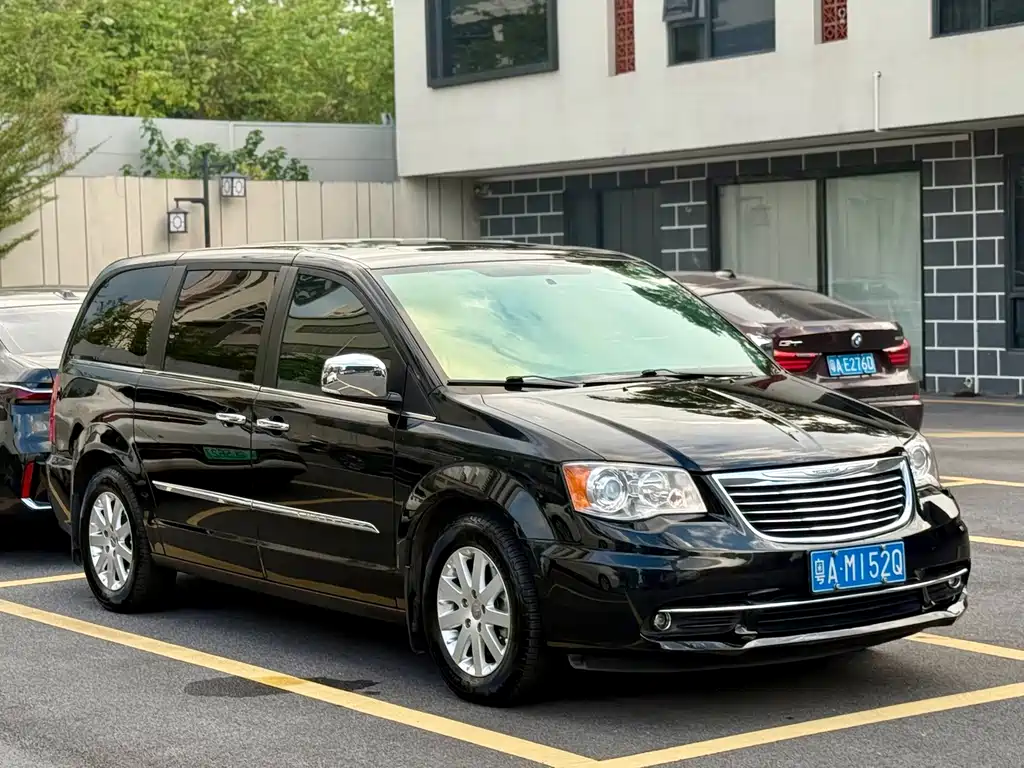 Chrysler Grand Voyager (Import) — миниатюра 3