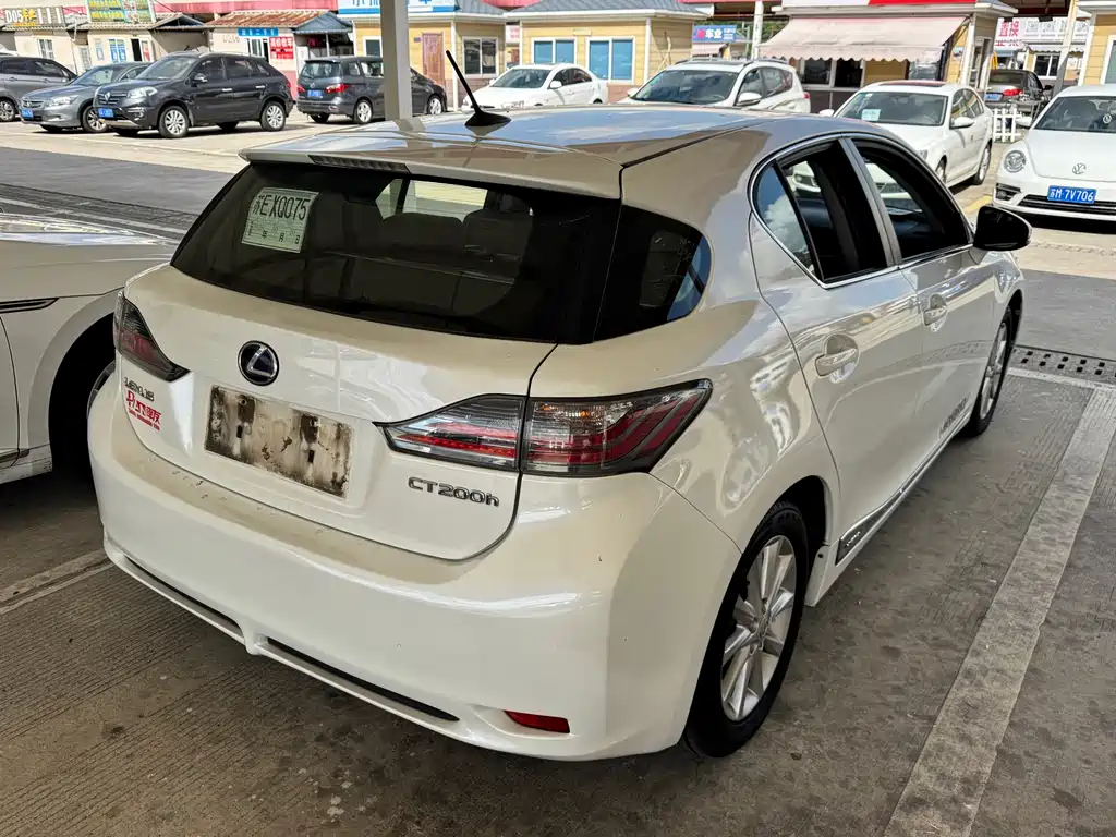 Lexus CT — миниатюра 2