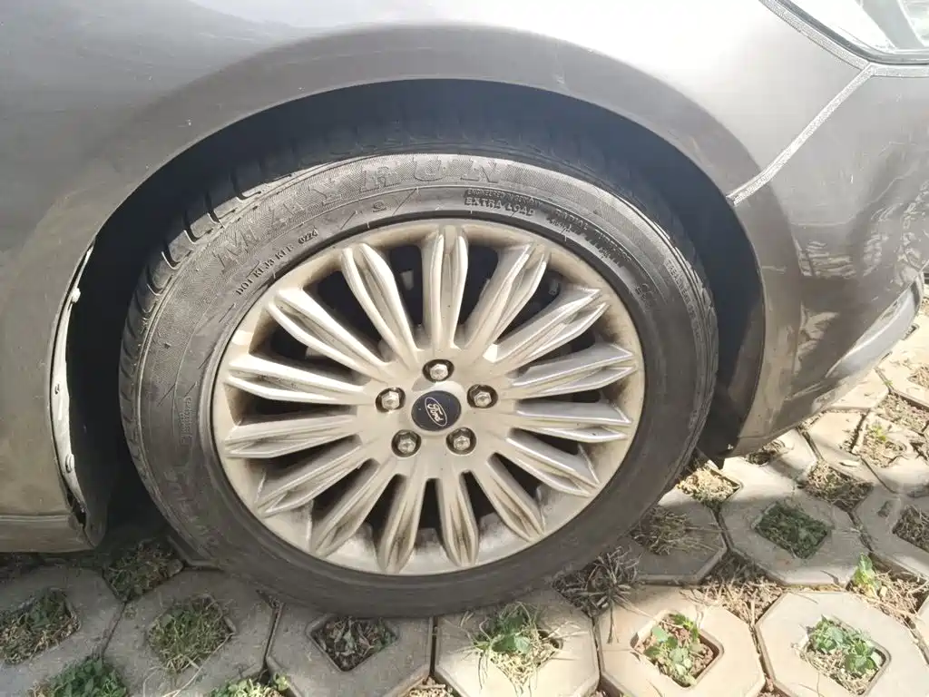 Ford Mondeo — миниатюра 8
