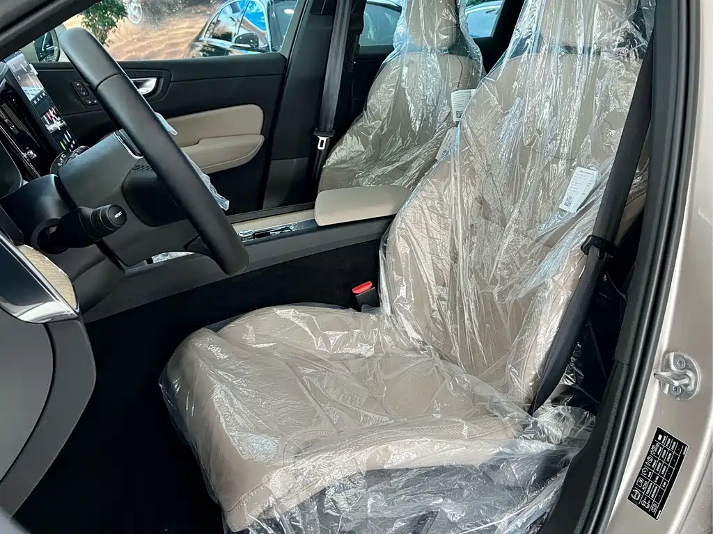 Volvo XC60 2026 B5 Luxury