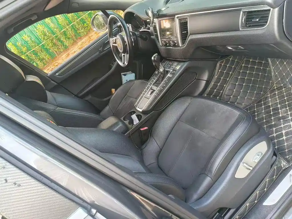 Porsche Macan — миниатюра 7