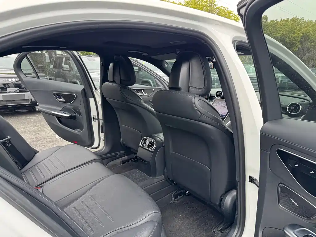 Mercedes-Benz C-Class — миниатюра 10