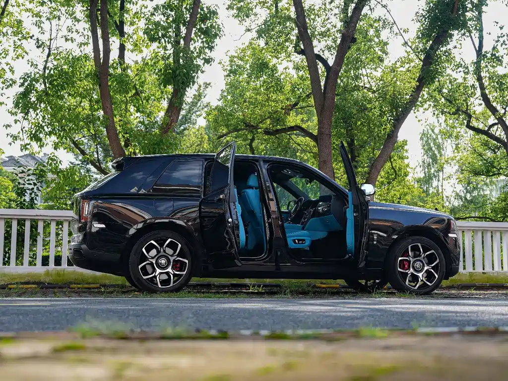 Rolls-Royce Cullinan — миниатюра 8