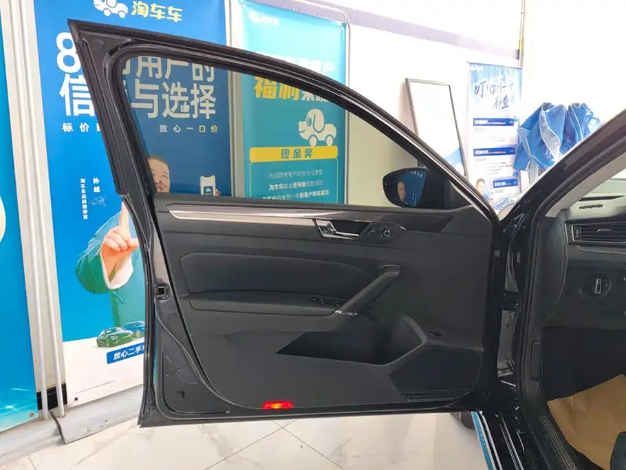 Volkswagen Passat 330TSI DSG Royal Premium Edition, фото 7