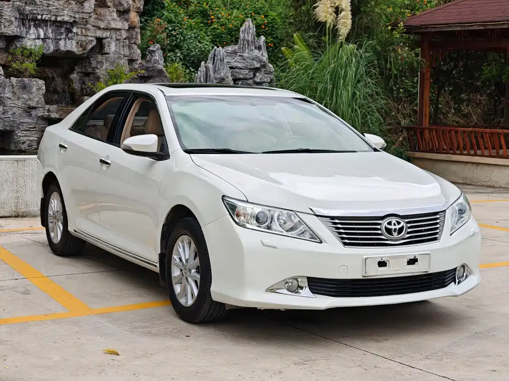 Toyota Camry — миниатюра 3