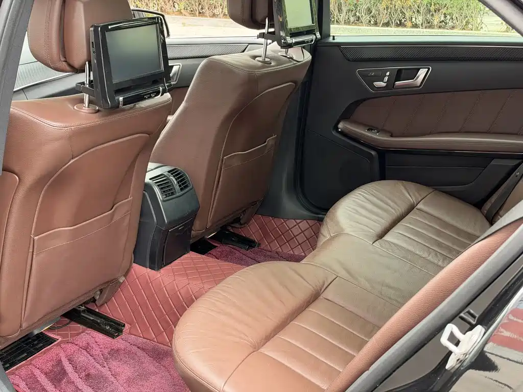 Mercedes-Benz E-Class — миниатюра 12