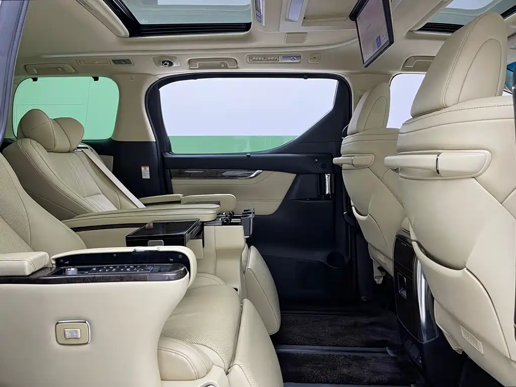 Toyota Vellfire — миниатюра 10