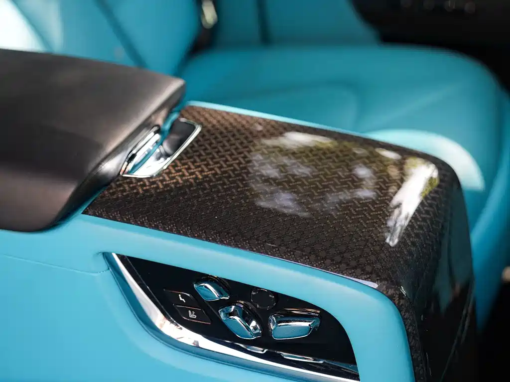 Rolls-Royce Cullinan — миниатюра 16