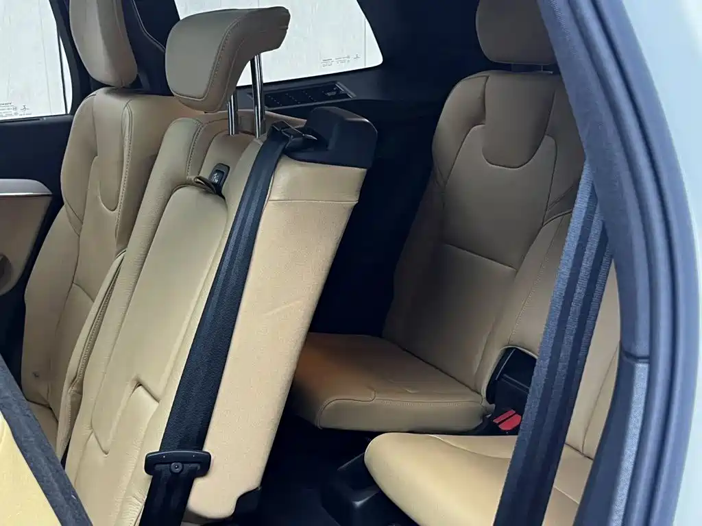 Volvo XC90 — миниатюра 9