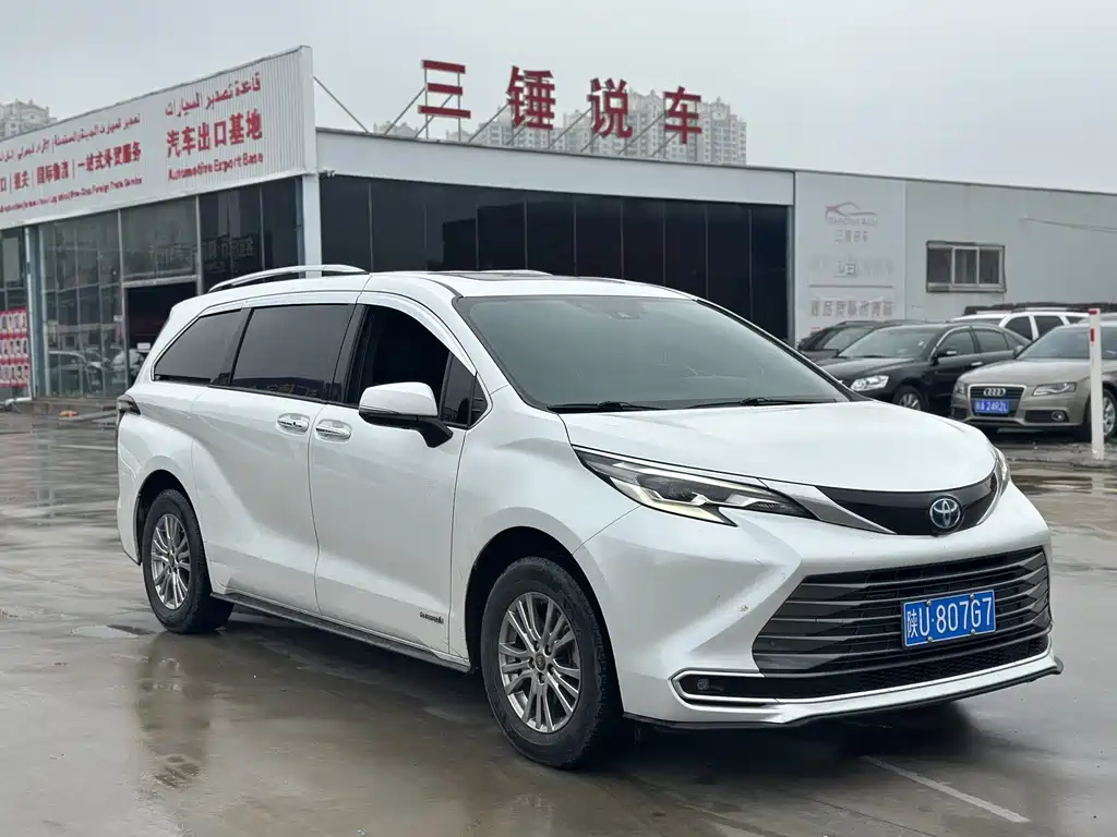 Toyota Sienna — миниатюра 3