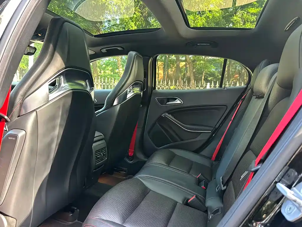 Mercedes-Benz GLA AMG — миниатюра 17