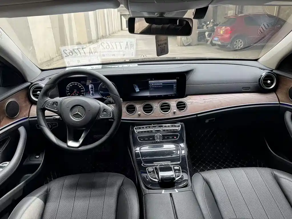 Mercedes-Benz E-Class — миниатюра 7