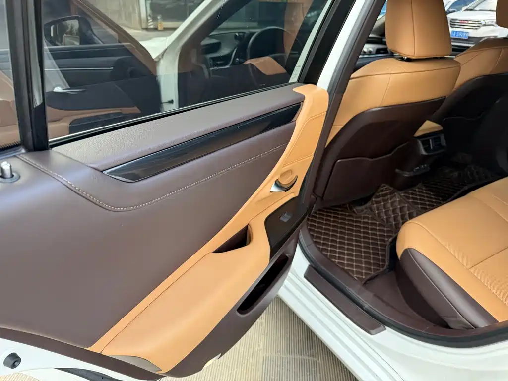 Lexus ES — миниатюра 7