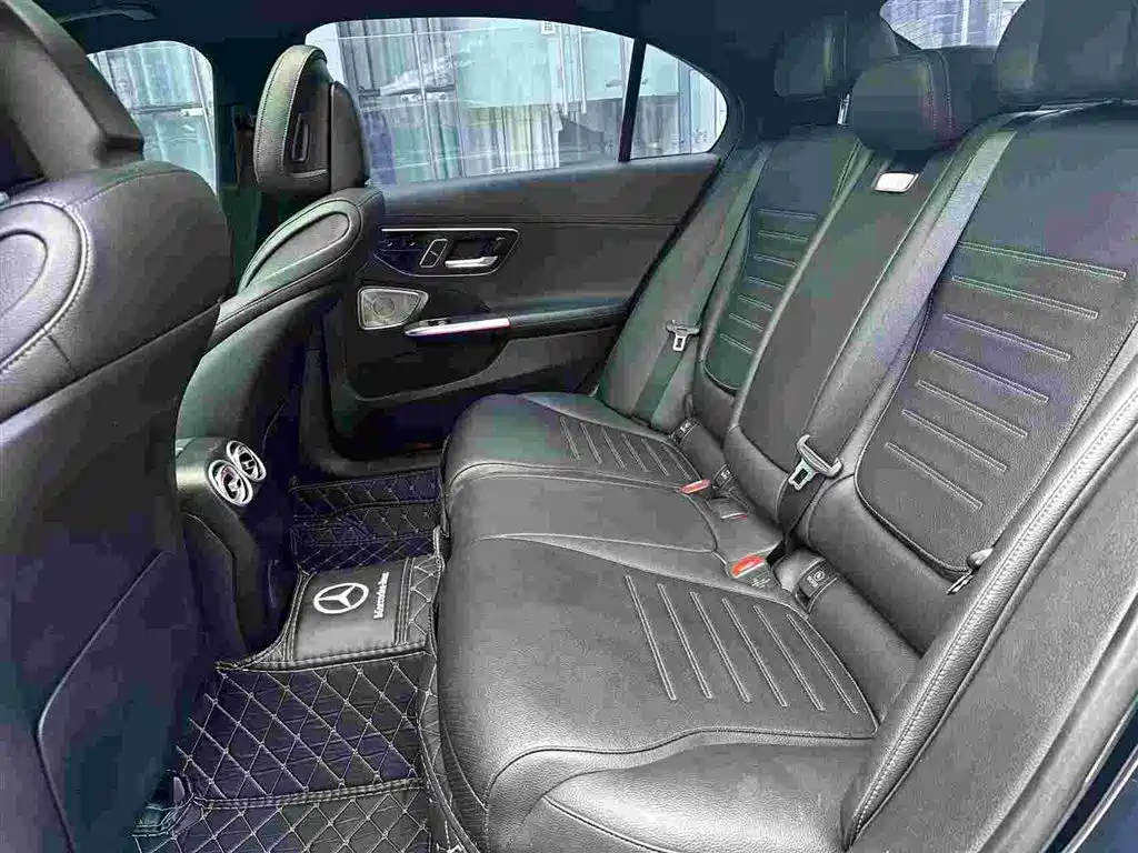 Mercedes-Benz C-Class — миниатюра 6
