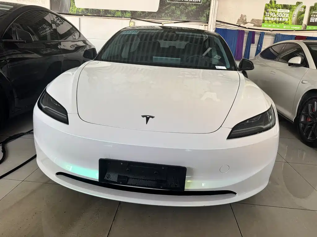 Tesla Model 3 — миниатюра 2