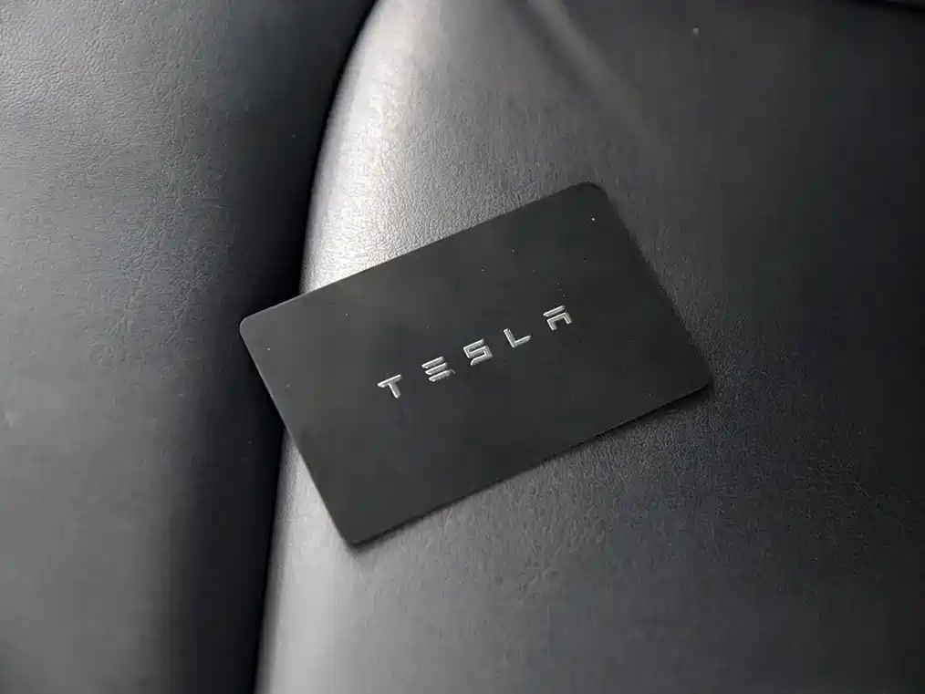 Tesla Model Y — миниатюра 9