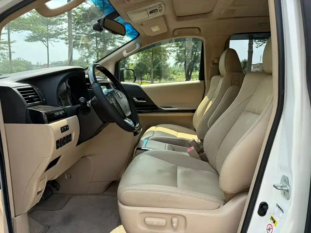 Toyota Alphard — миниатюра 5