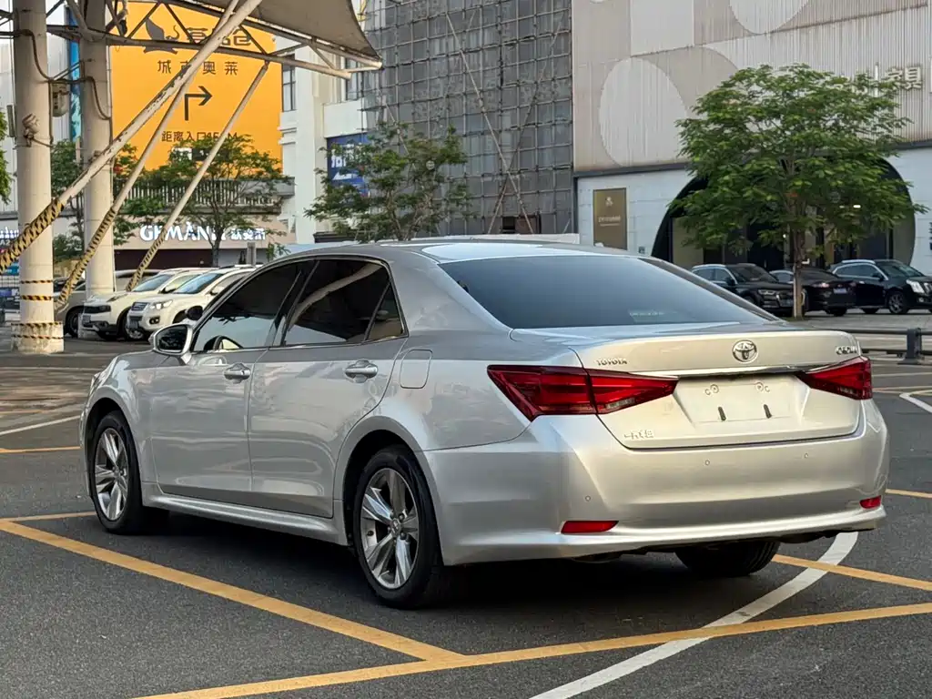 Toyota Crown — миниатюра 8