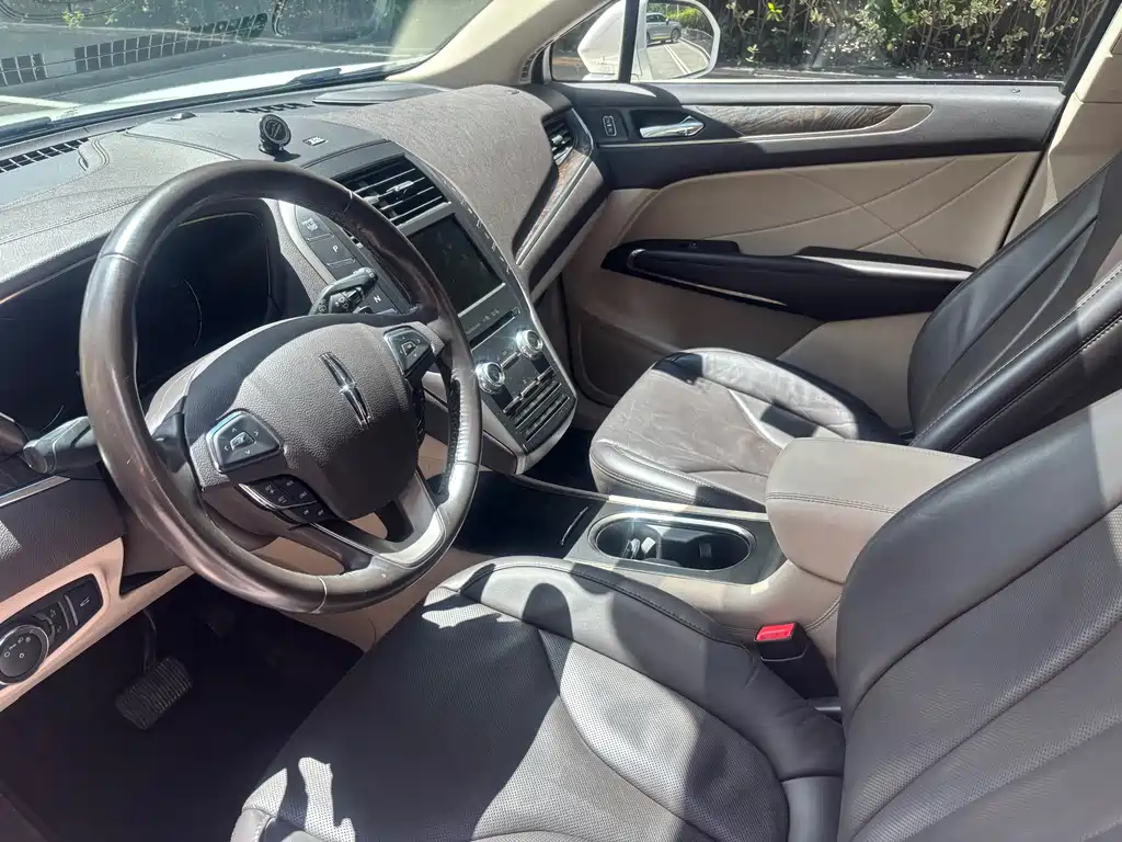 Lincoln MKC — миниатюра 8