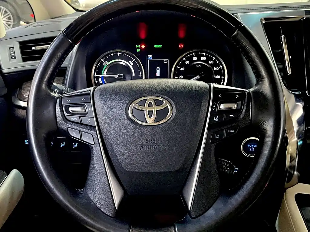 Toyota Alphard — миниатюра 19
