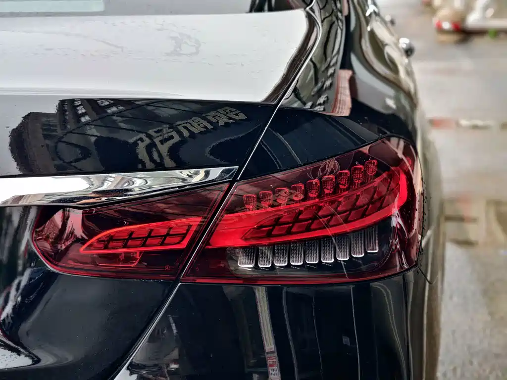 Mercedes-Benz E-Class — миниатюра 8