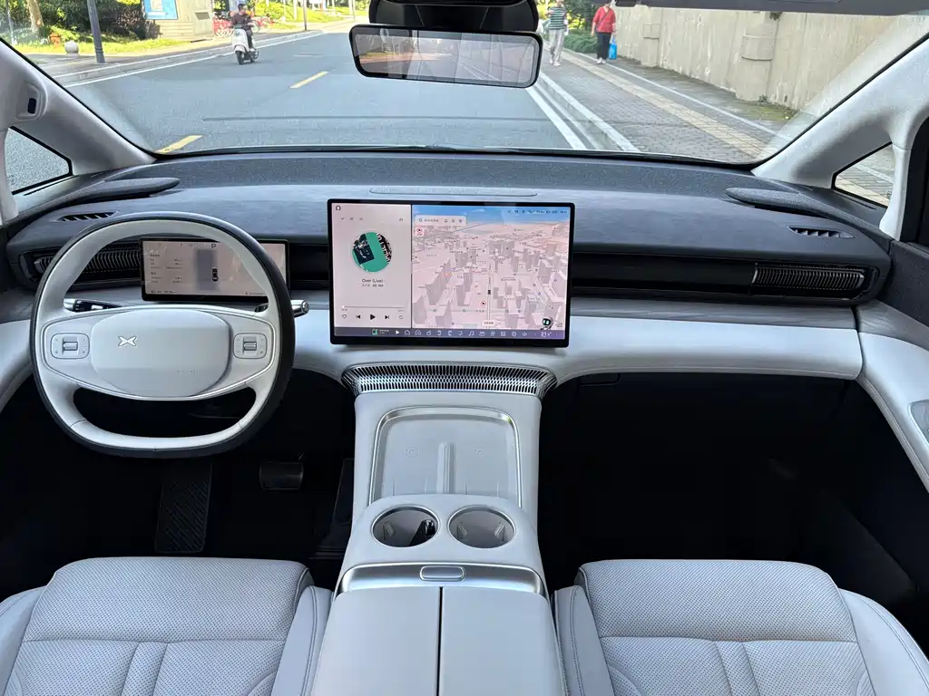 XPeng X9 — миниатюра 9
