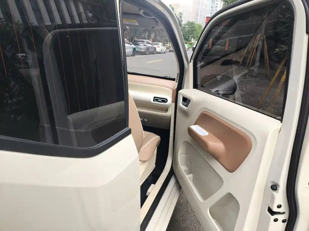 Wuling MINIEV — миниатюра 19