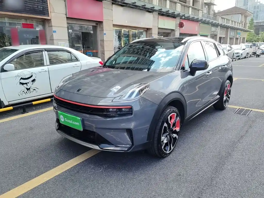 Lynk & Co 06