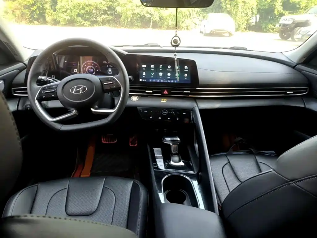 Hyundai Elantra — миниатюра 10