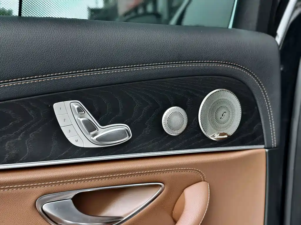 Mercedes-Benz E-Class — миниатюра 11