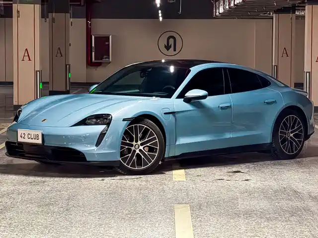 PORSCHE TAYCAN 2022