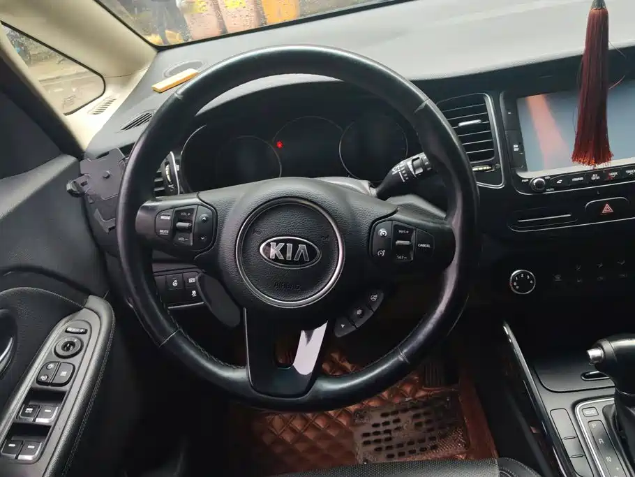 Kia Carens — миниатюра 15