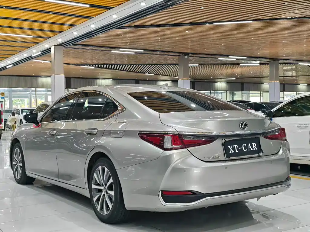 Lexus ES 2020 200