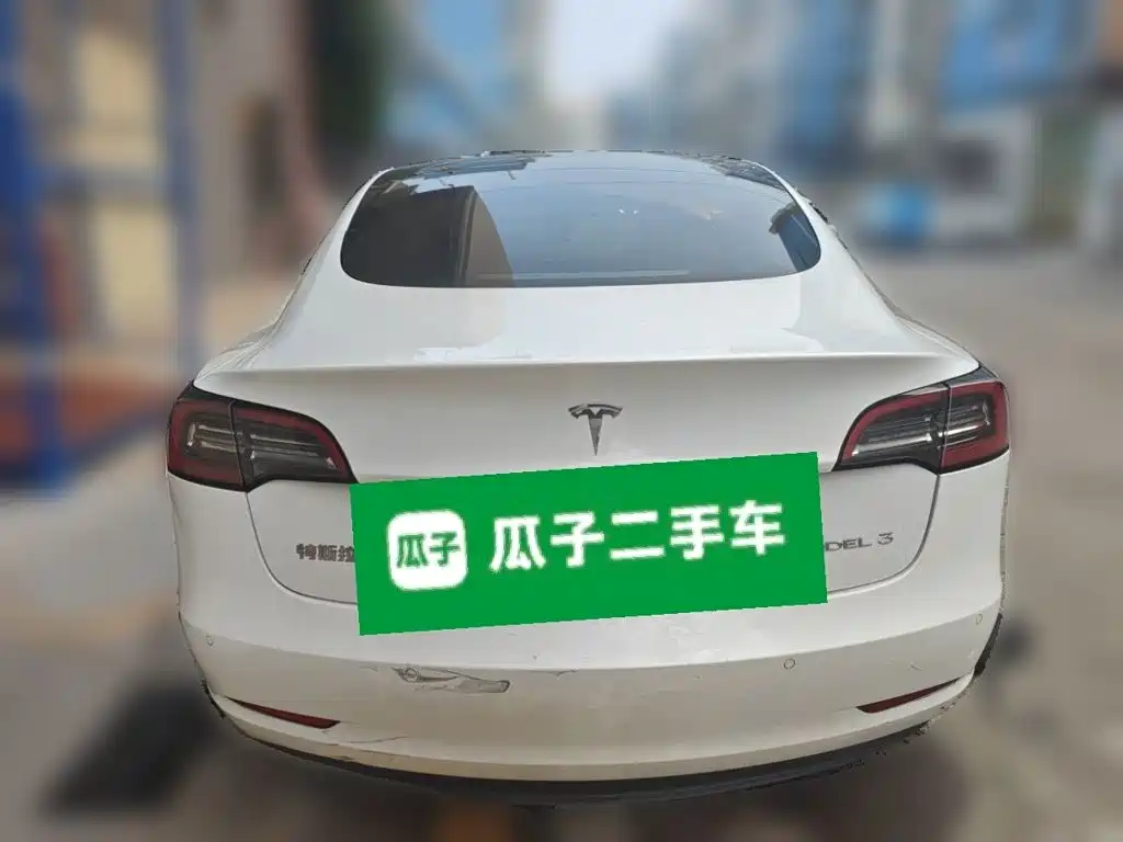 Tesla Model 3 — миниатюра 3