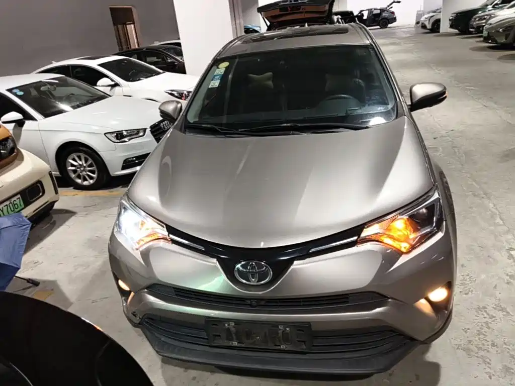 Toyota RAV4 — миниатюра 3