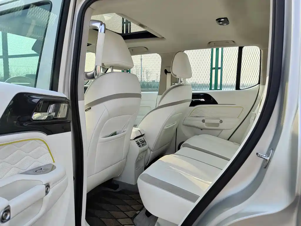 TANK CO CREATION TANK 300