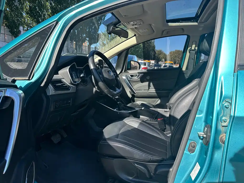 Geely Vision X3 — миниатюра 10