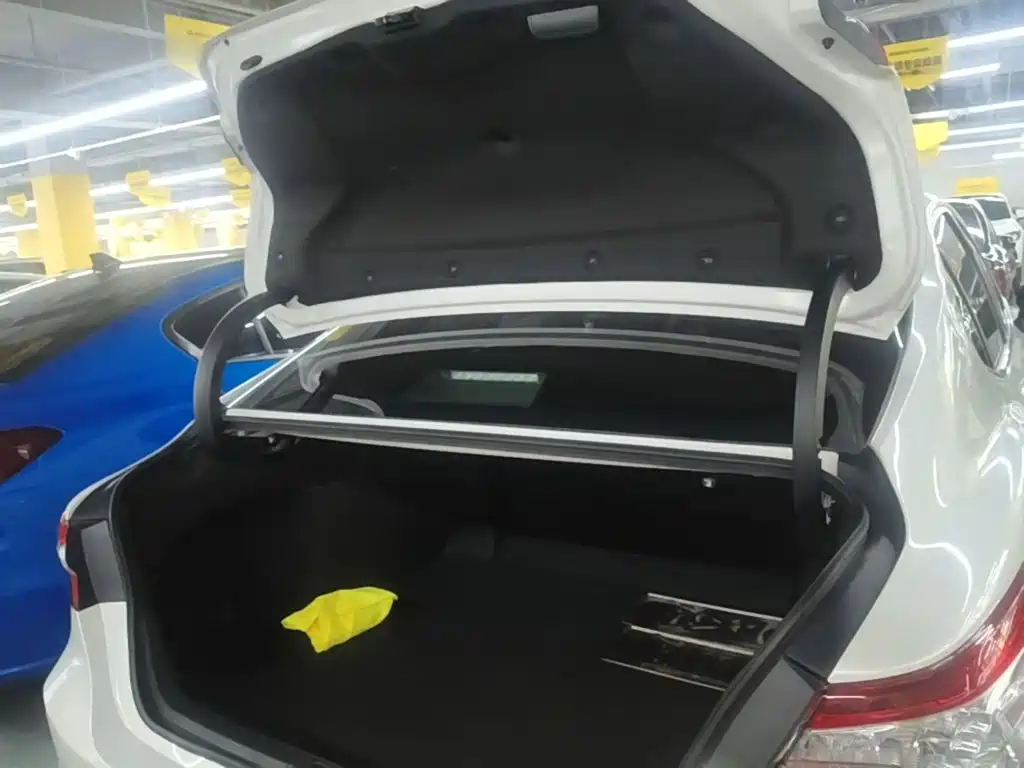 Toyota Camry — миниатюра 19