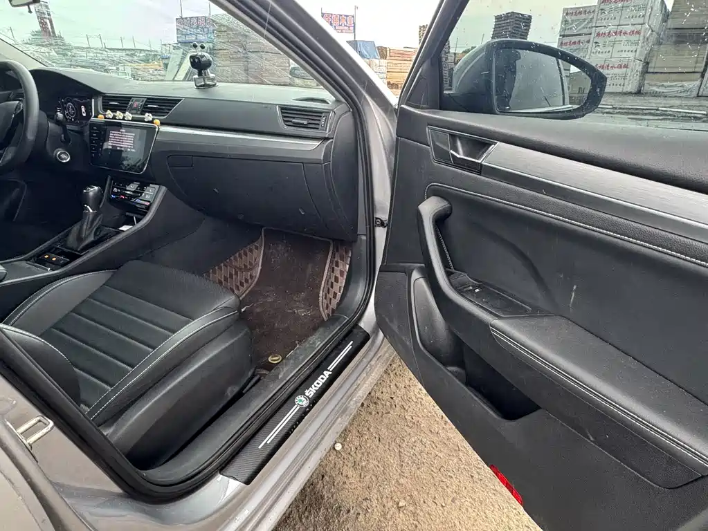 Skoda Superb — миниатюра 7