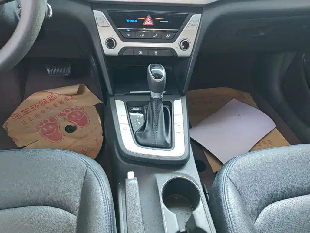 Hyundai Elantra — миниатюра 14