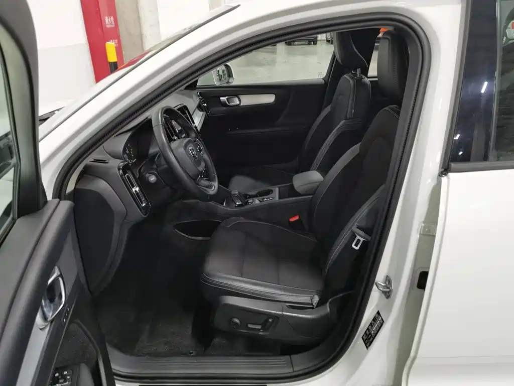Volvo XC40 — миниатюра 10